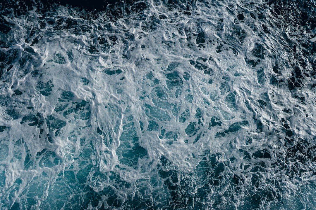 ocean current flowing water