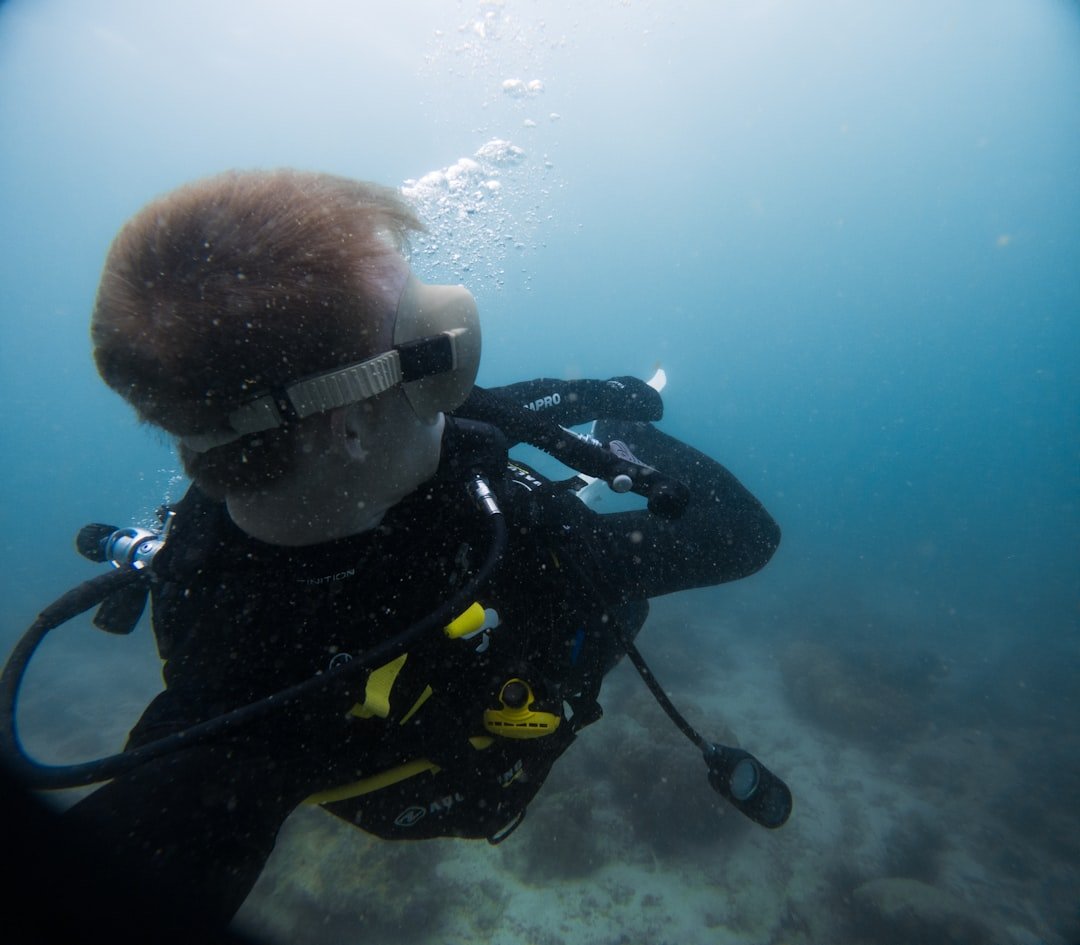 compact scuba breathing regulator