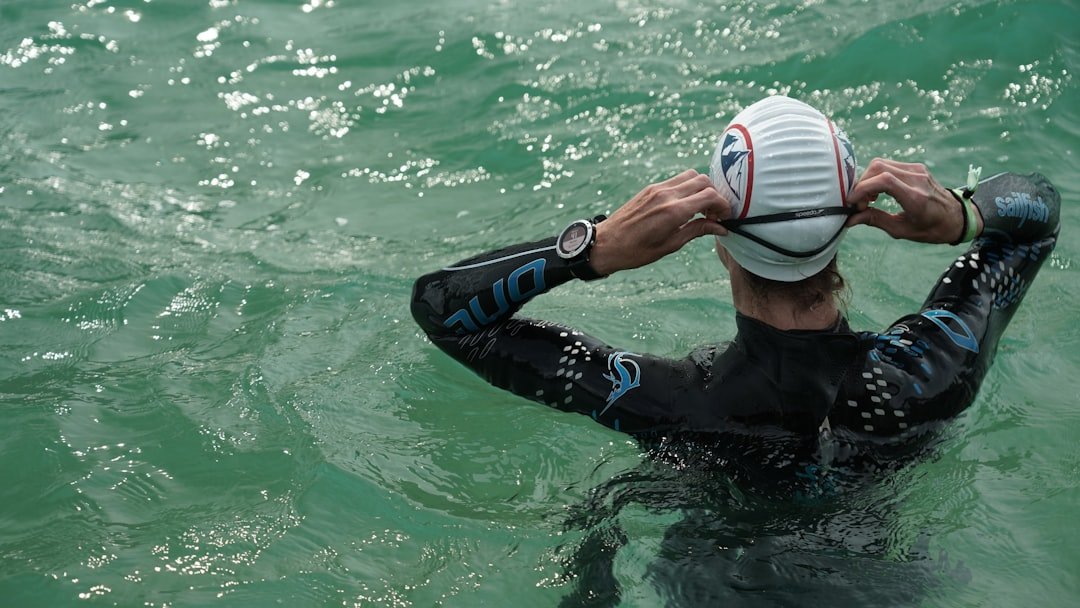 What to wear under a wetsuit: practical tips for warm vs. cold water