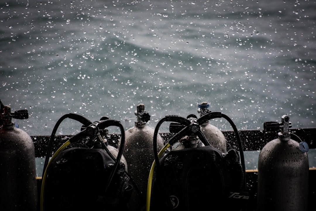 scuba diving equipment rinsing water