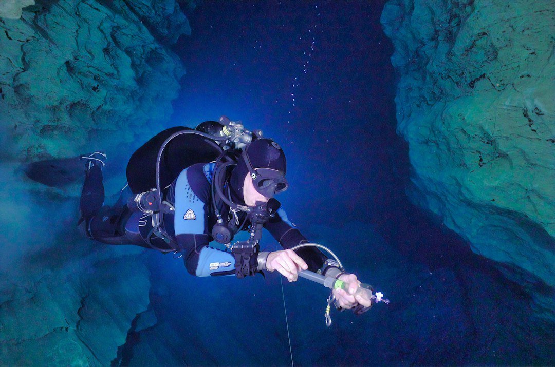 cold water diving gloves comparison